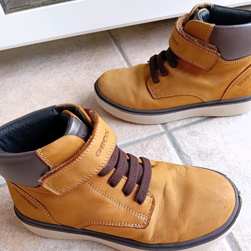 Geox kids boots size 31 like new, waterproof brown