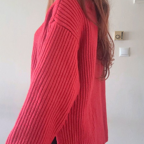 Opportunity! Thick oversized sweater in a fantastic color!! Original price 40 euros, very warm, size Sma