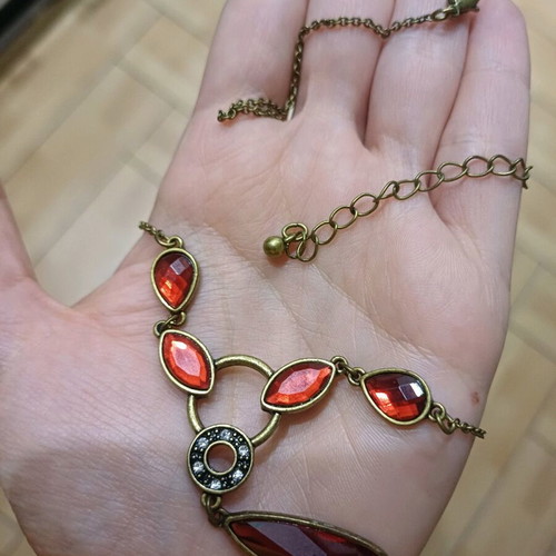 Vintage necklace new with red stones