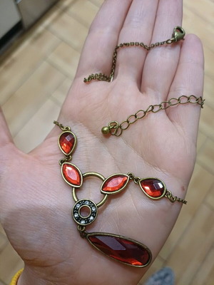 Vintage necklace new with red stones