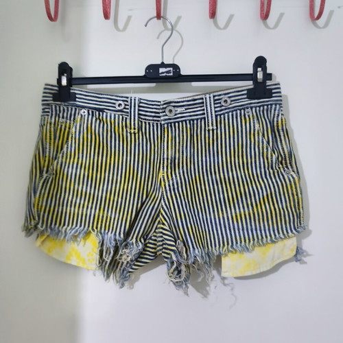 Y2K Acid Washed Striped Denim Shorts like new, size 29 Medium