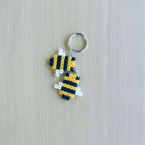 Bee keychain handmade new with pyssla