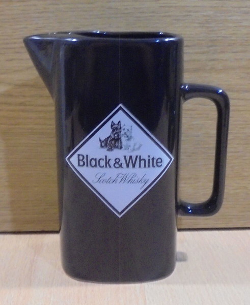 Black & White Scotch Whisky παλιά διαφημιστική κεραμική κανάτα