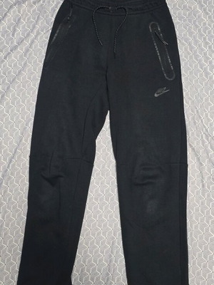 Nike Tech Fleece мъжко черно долнище като ново, размер S