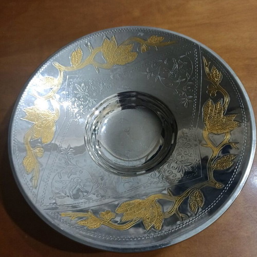 24K decorative plate like new with embossed gold decoration