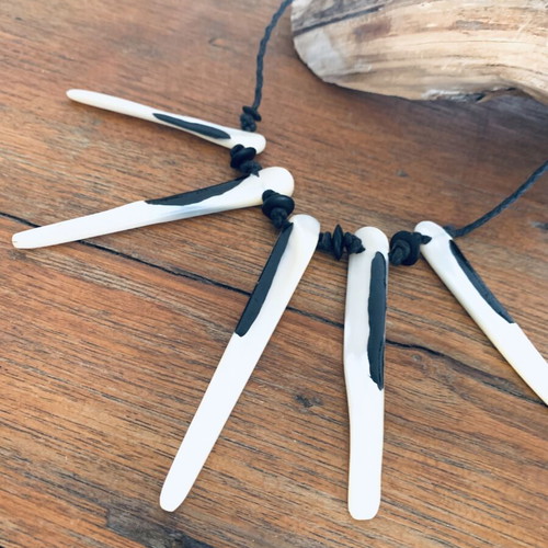 Necklace made of natural shell, like new, black and white