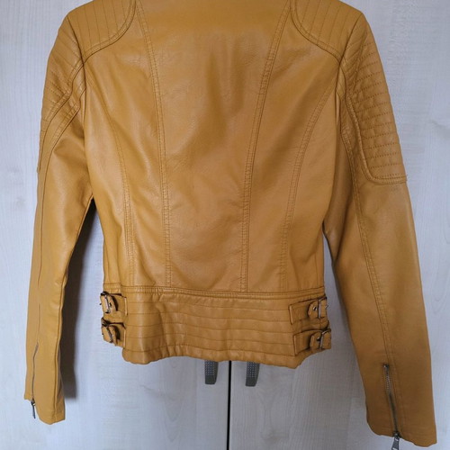 OPPORTUNITY!!! yellow leatherette