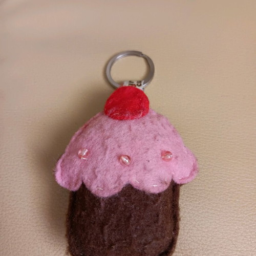 Cupcake key holder new felt in brown-red-pink colors