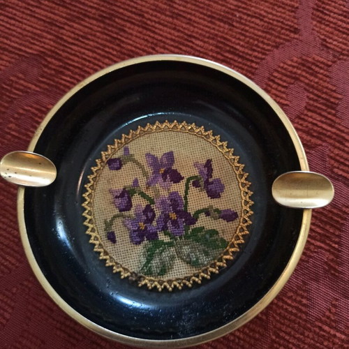 Decorative ashtray used with romantic handmade embroidery