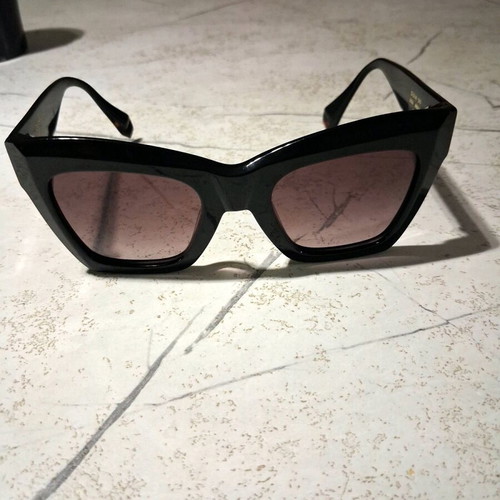 Gigis Studios women's sunglasses like new, black