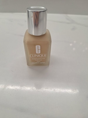 Clinique Superbalanced Makeup 63 Fresh Beige like new