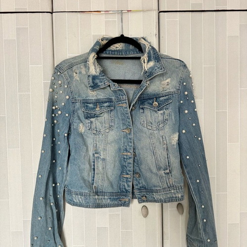 Denim jacket like new with pearl details on sleeves, blue