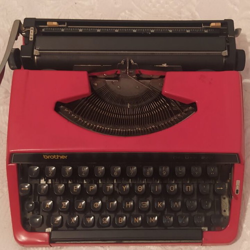 Brother Deluxe 220 portable typewriter Retro Red like new with case