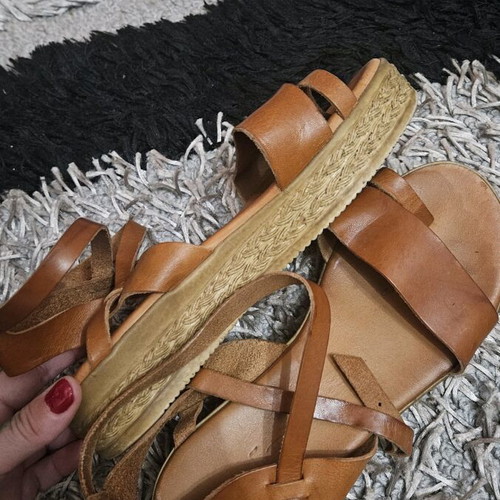 Dim brown leather platform sandals like new, size 39