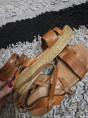 Dim brown leather platform sandals like new, size 39