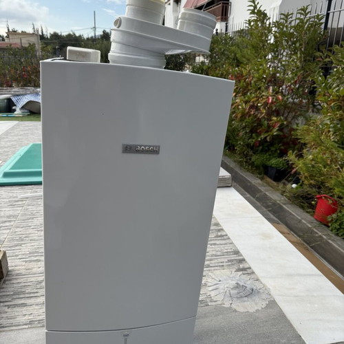 Bosch Condens 3000w wall-mounted gas boiler like new