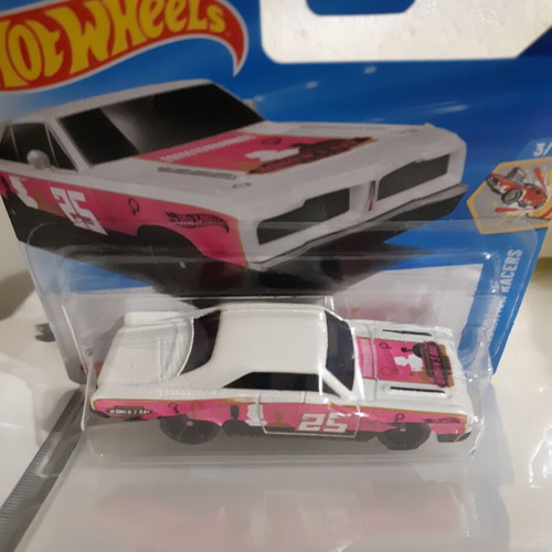 Hot Wheels Dodge Charger 500 1969 and Brazilian 1974 toy cars, pack of 2