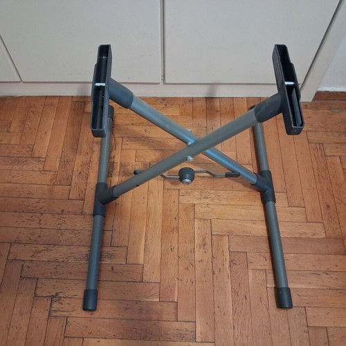 Inglesina baby carrycot egg and stand like new