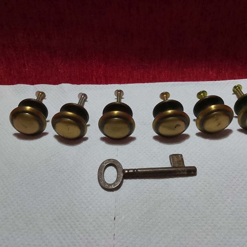 Antique brass knobs and key used, pack of 6+1, 1970-1980
