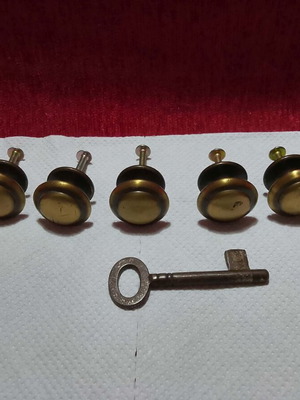 Antique brass knobs and key used, pack of 6+1, 1970-1980