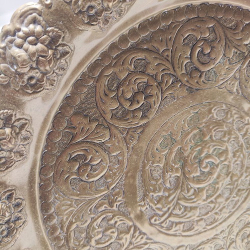 Handcrafted hammered bronze tray like new, 32 cm