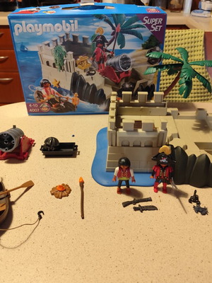 Playmobil 4007 νησί σαν καινούργιο με μερικές ελλείψεις