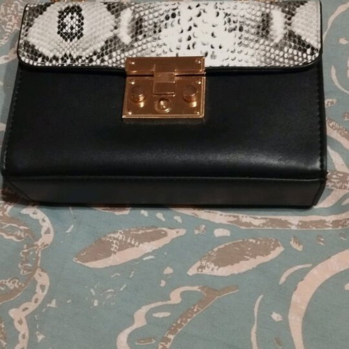 Small shoulder bag like new with croco details and chain strap