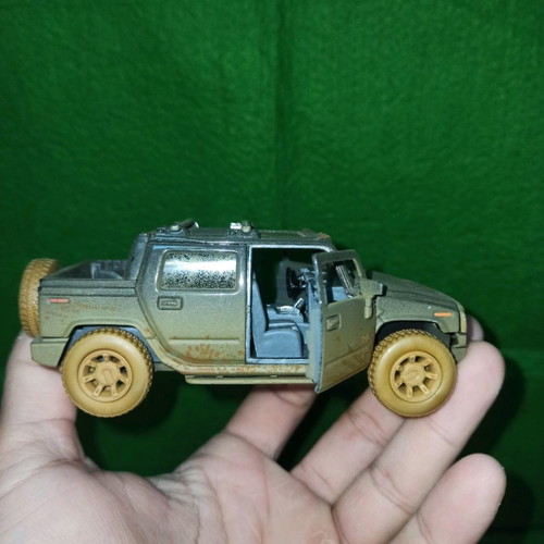 Kinsmart 2005 Off Road Green Hummer H2 SUT used, scale 1/40