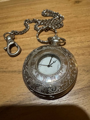 Stevel pocket watch like new with silver chain