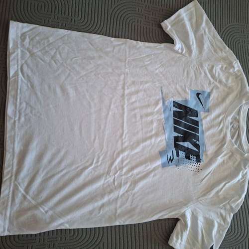 Nike boys' short-sleeve t-shirt like new, white and blue