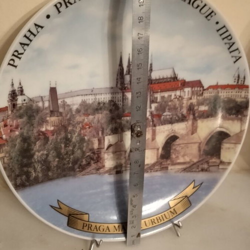 Porcelain decorative wall plates, like new, pack of 4
