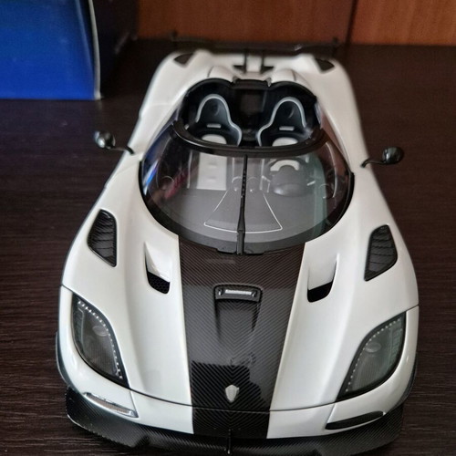 Koenigsegg Agera RS Autoart 1/18 new, white/carbon