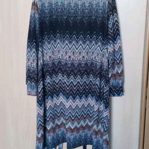 Dress with cross closure and zigzag pattern like new, gray multicolor