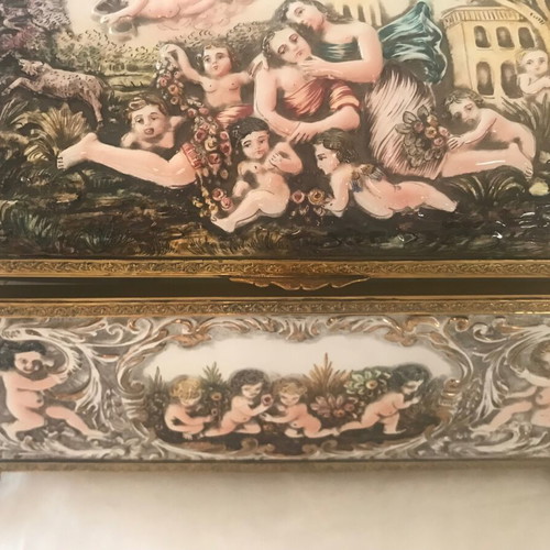 Capodimonte Italy chest used, early 20th century