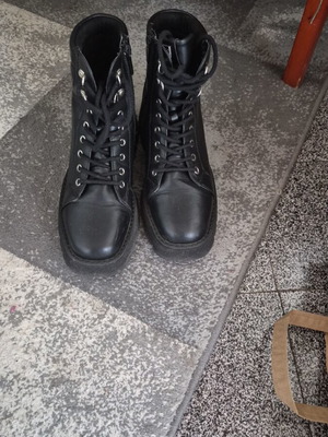 Γυναικεία μποτάκια σαν καινούργια, μέγεθος 38