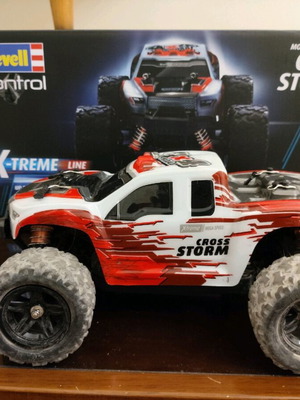Дистанционно управлявана кола 4x4 1:18 като нова