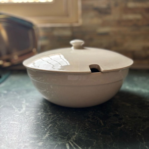 Ceramic soup tureen like new