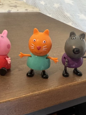 Peppa Pig figures like new