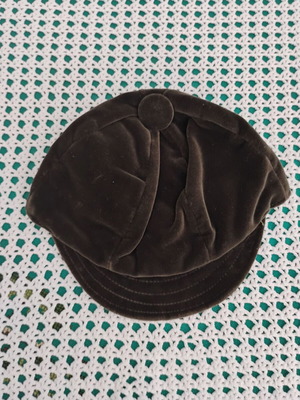 Velvet Tragiaska hat olive green, like new, kids 3-5 years