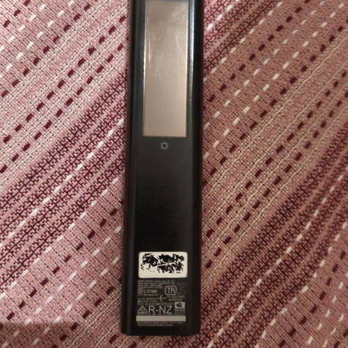 Samsung SolarCell Smart Remote like new with voice control