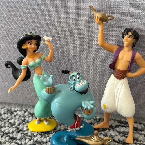 Disney figures set like new, pack of 17 authentic