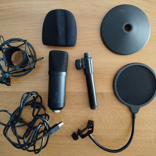 Liam and Daan Studio Premium Podcast Set like new with accessories