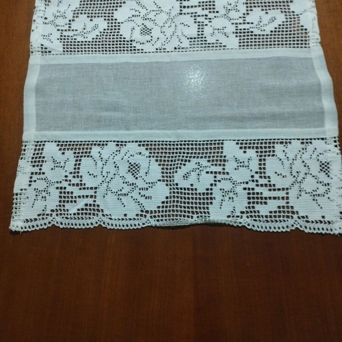 White handmade runner like new 1.36x0.45