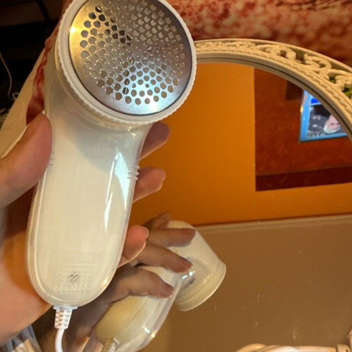 White clothes lint remover like new with cord