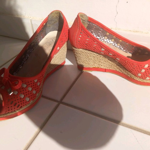 Safe Step coral platform shoes lightly used, size 38