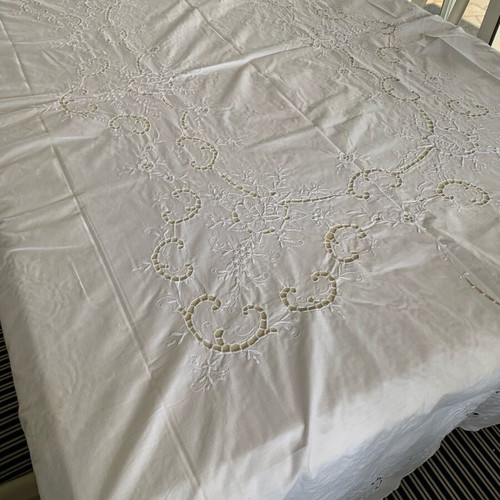 White cutwork embroidered tablecloth new