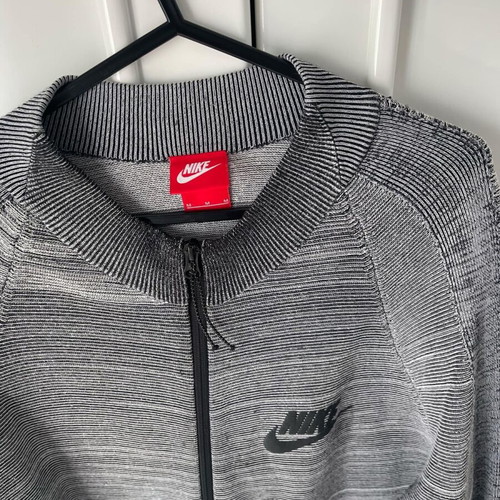 Nike men medium jacket like new, zebra pattern