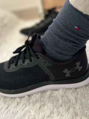 Under Armour αθλητικά σαν καινούργια, νούμερο 42, μαύρο και άσπρο