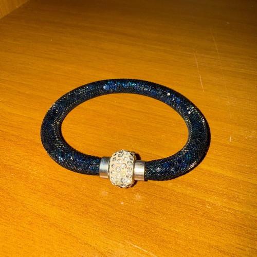 Magnetic bracelets like new, set of 2 with magnetic clasp