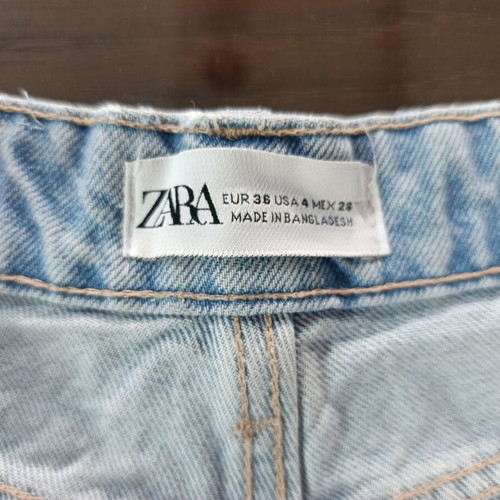 Zara women's denim shorts like new with metal buttons, size S